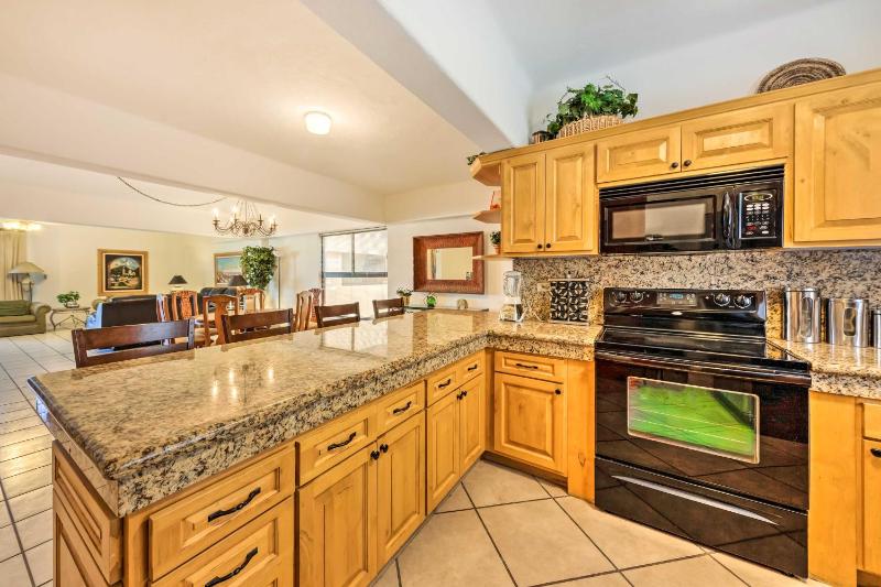 Chic Cabo San Lucas Getaway < 2 Miles to Beaches! - image 13
