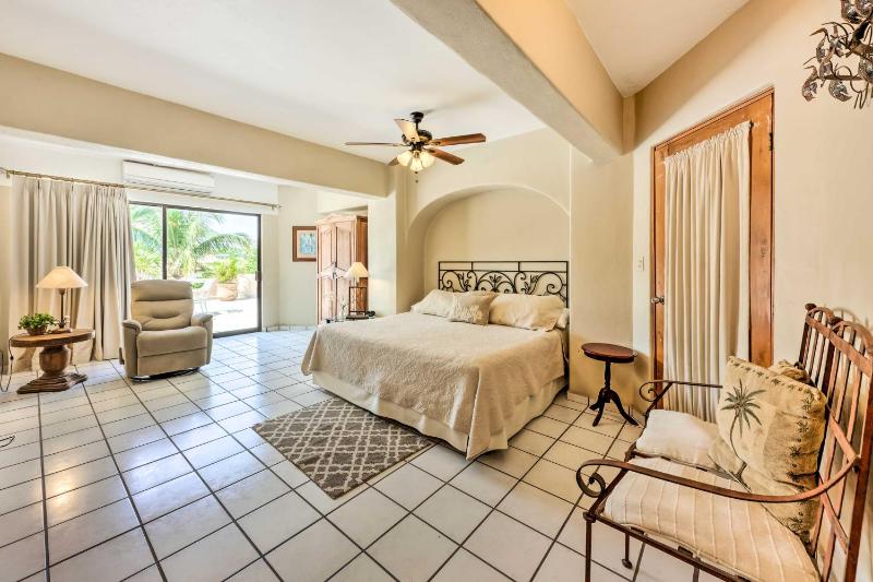 Chic Cabo San Lucas Getaway < 2 Miles to Beaches! - image 11