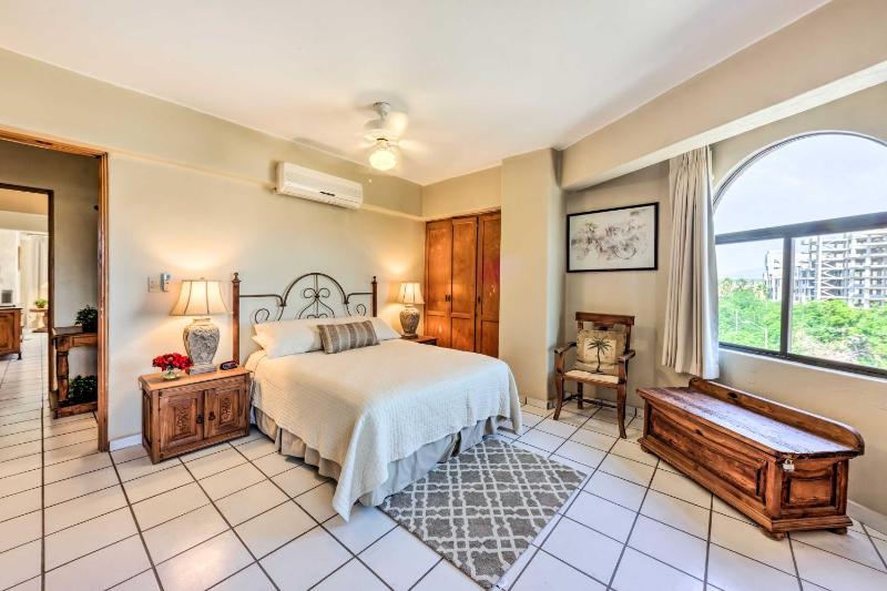 Chic Cabo San Lucas Getaway < 2 Miles to Beaches! - image 4
