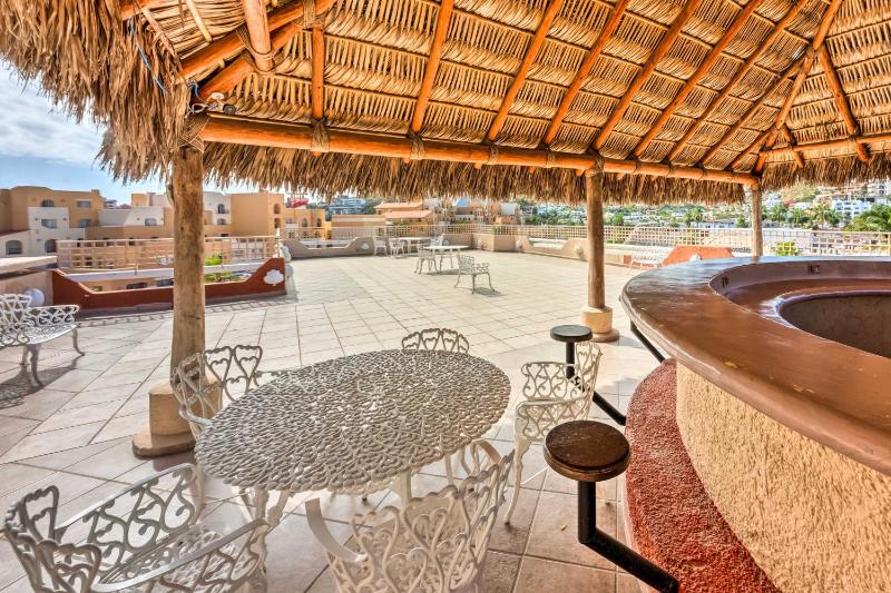 Chic Cabo San Lucas Getaway < 2 Miles to Beaches! - image 15