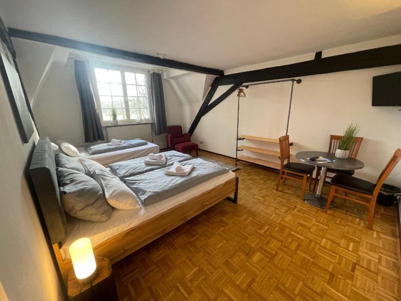 Triple Room with Private Bathroom image 3