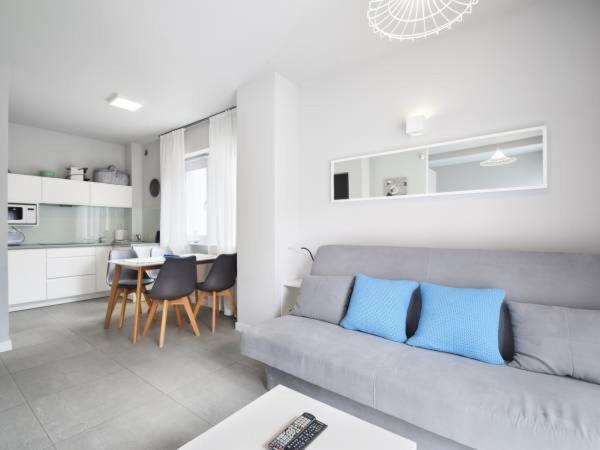 King Studio with Sofa Bed image 1