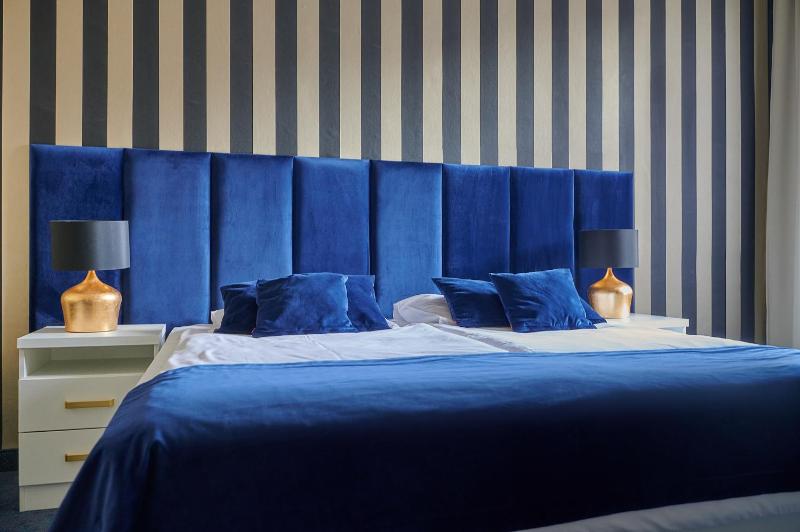 Double Room image 3