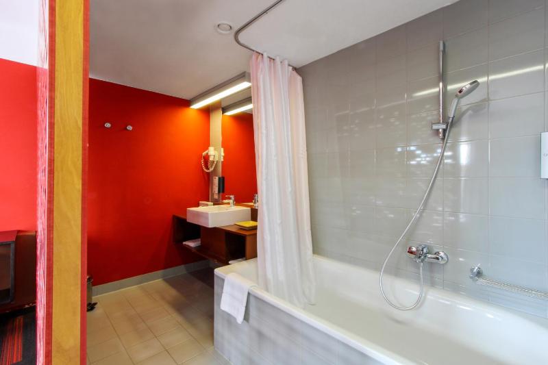 One-Bedroom Apartment image 3