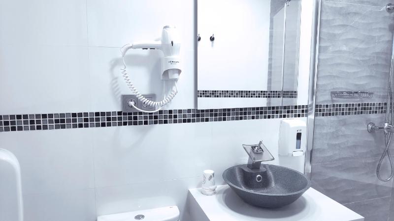 Superior Twin Room image 1