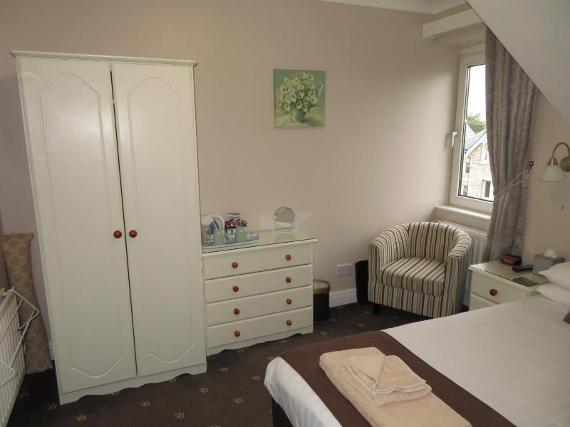 Small Double Room image 4