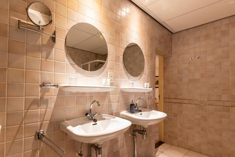 Deluxe Double Room with Garden View image 2