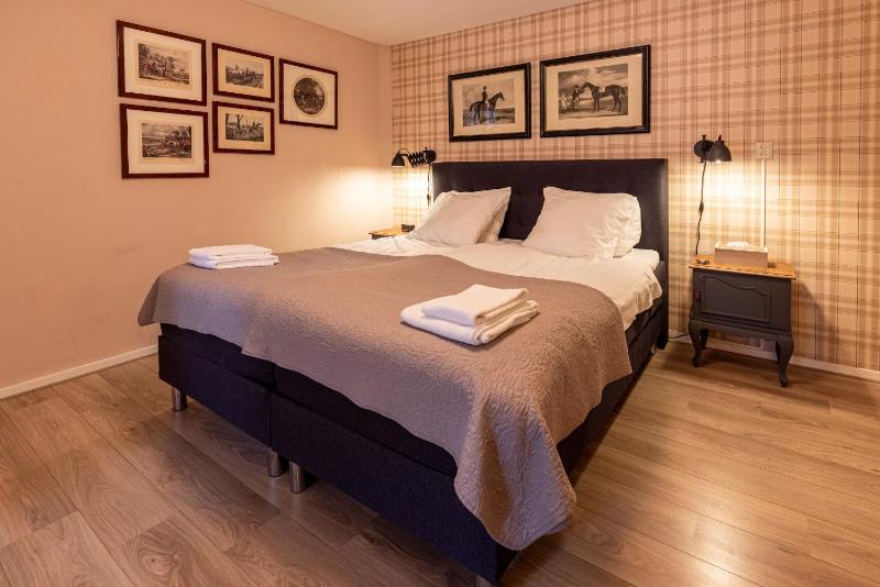 Deluxe Double Room with Garden View image 1