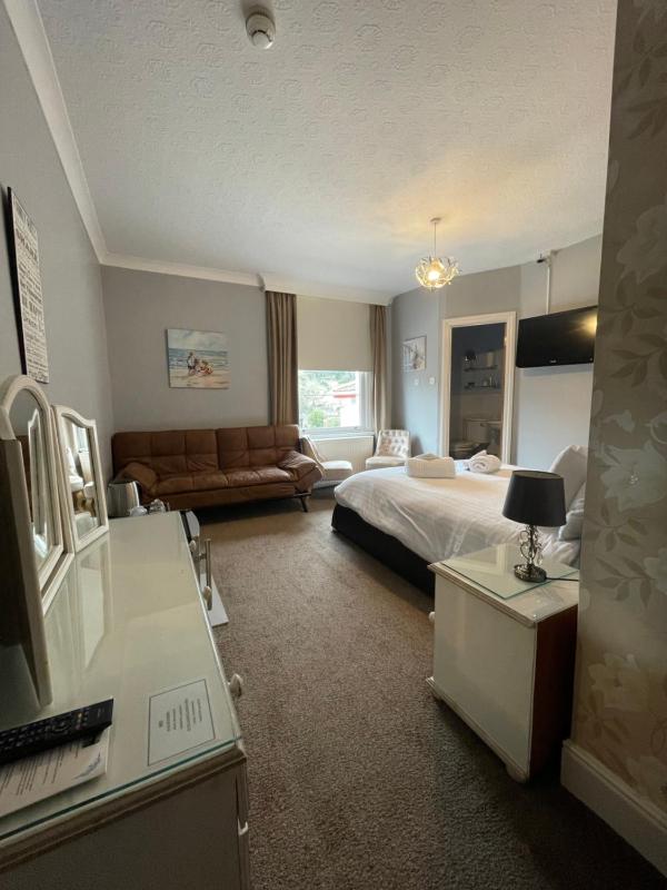 Family Suite (2 Adults + 3 Children) image 1