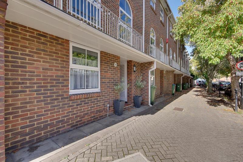 14 Oxford Mews - 5 Star Living for up to 10 People - image 28