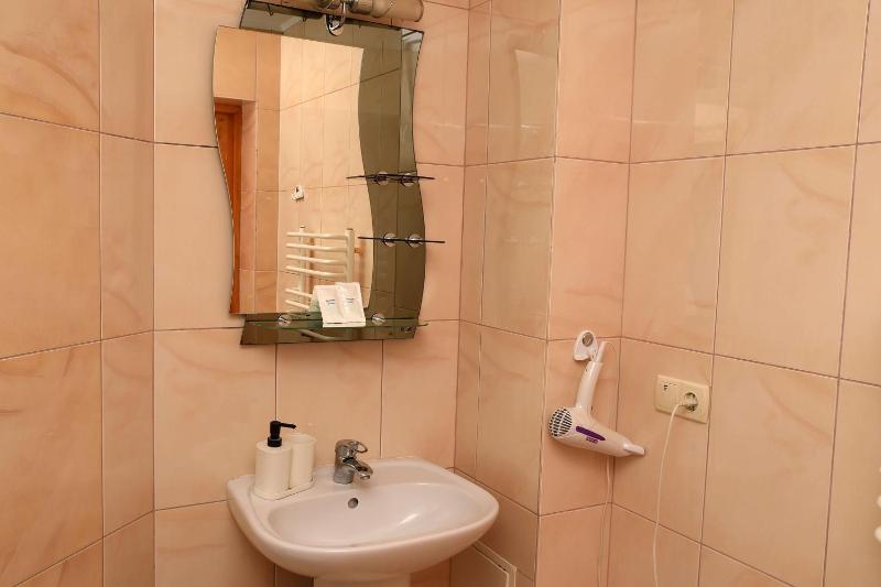 Double Room with Extra Bed image 4