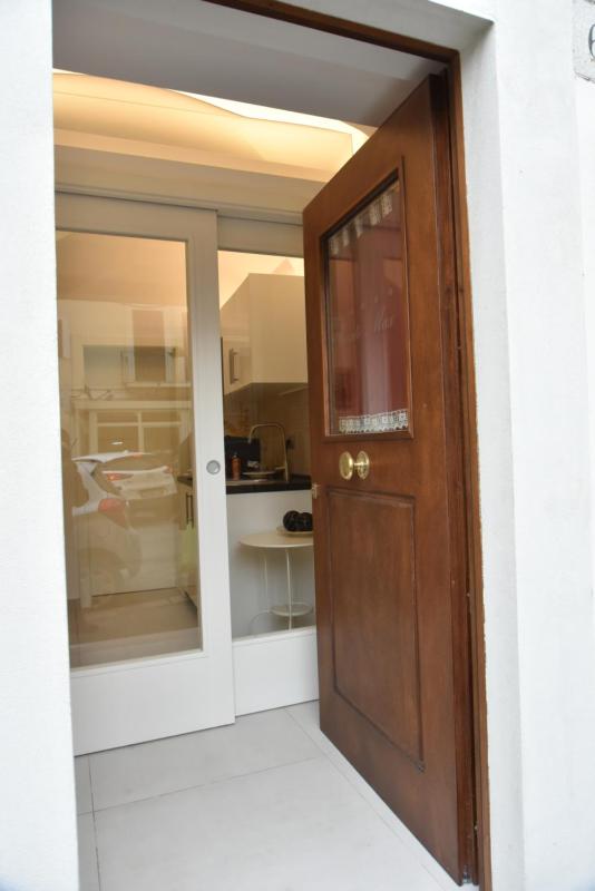 Queen Suite with Spa Bath image 2