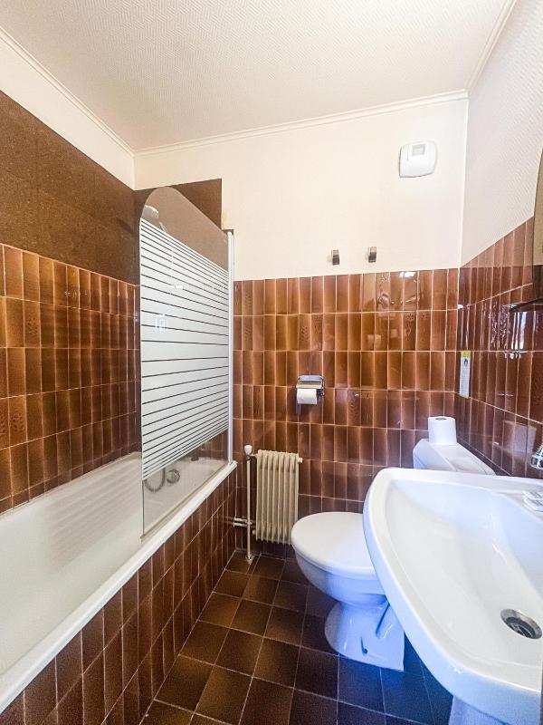 Economy Double or Twin Room image 4