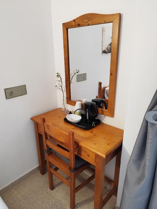 Budget Twin Room image 3