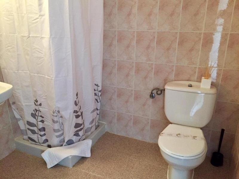 Budget Twin Room image 2
