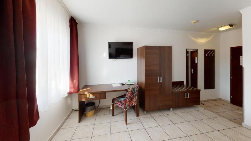 Standard Single Room image 3