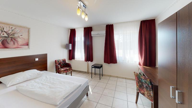 Standard Single Room image 4