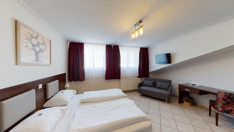 Triple Room image 2