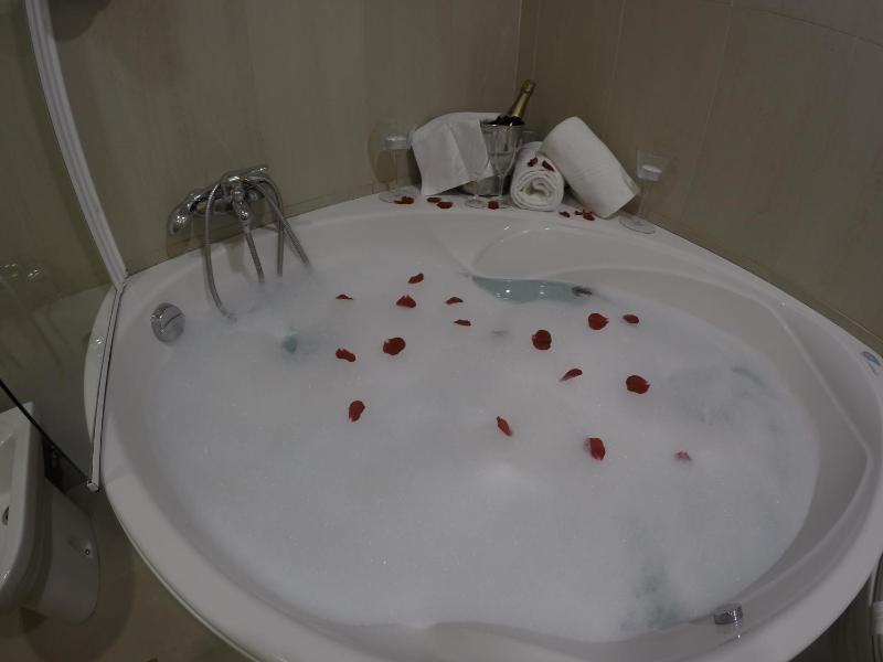 Suite with Spa Bath image 4