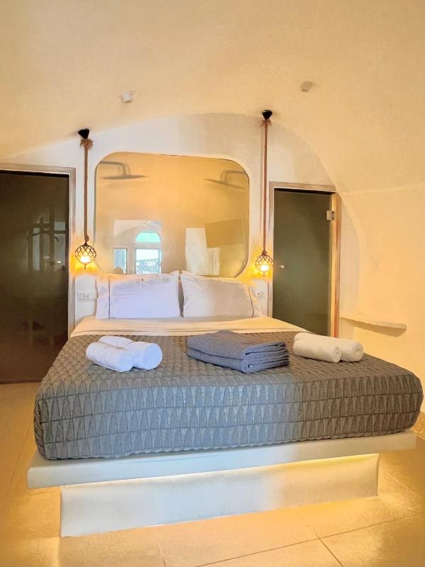 ArmonOia Luxury Caves - image 33