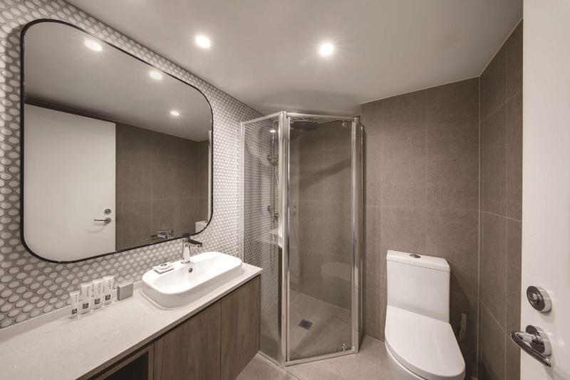 Two-Bedroom Queen Apartment image 2