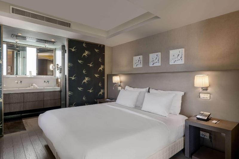 Suite with Acropolis View image 4