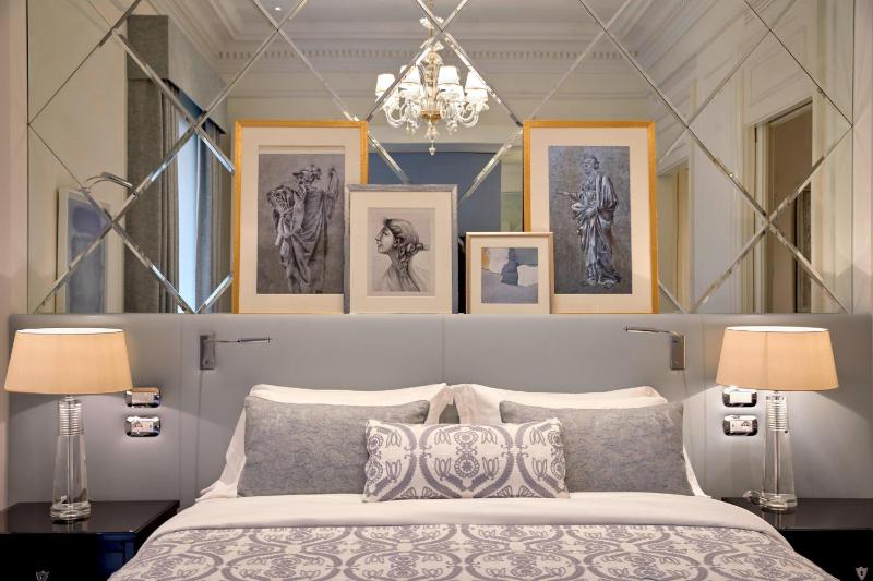 Superior Double, Guest Room, 1 King image 3