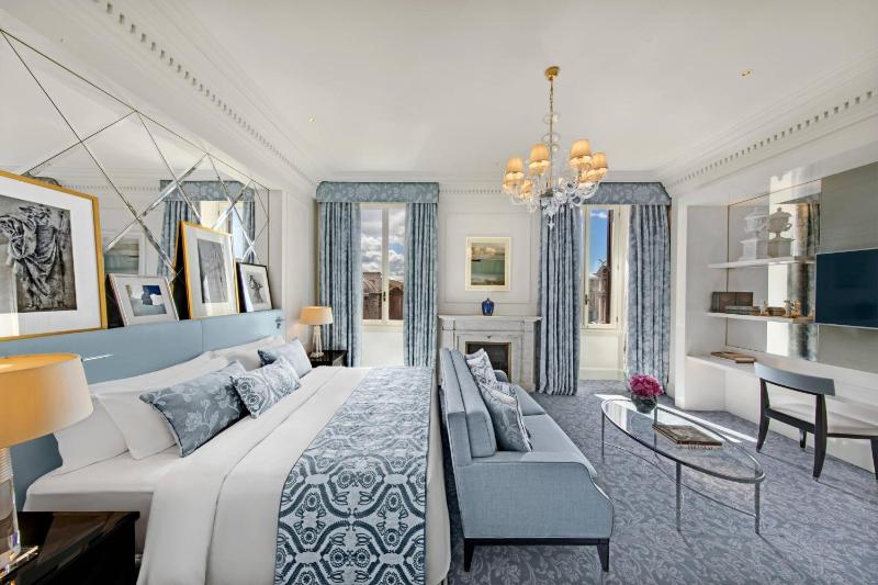 Imperial Twin Room image 4