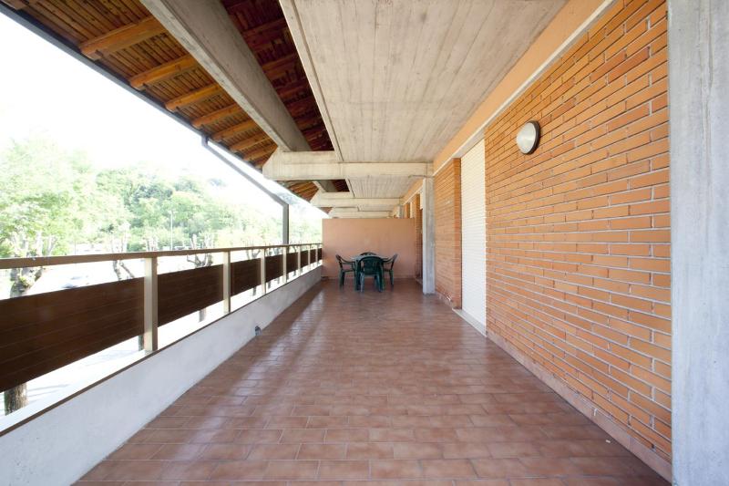 One-Bedroom Apartment image 4