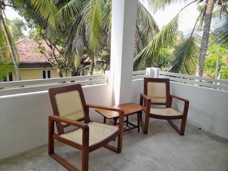 Gloria Inn - image 17