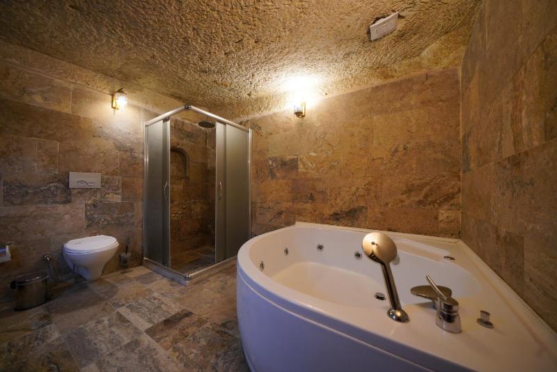 Suite Cave Room image 4