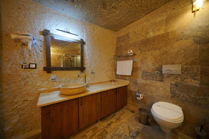 Suite Cave Room image 2