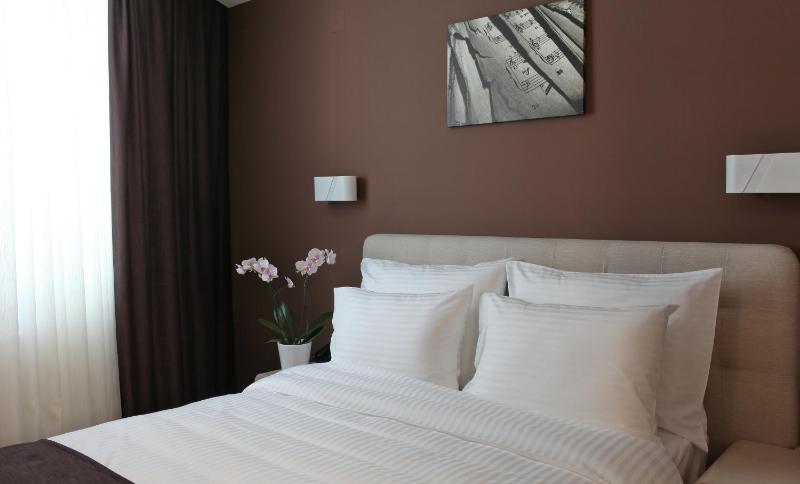 Double Room image 3