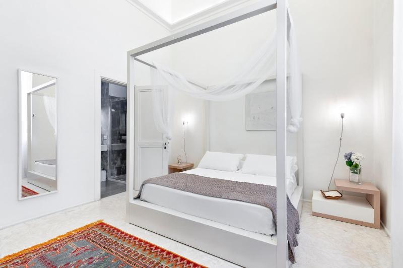 Deluxe Double Room with Shower image 4
