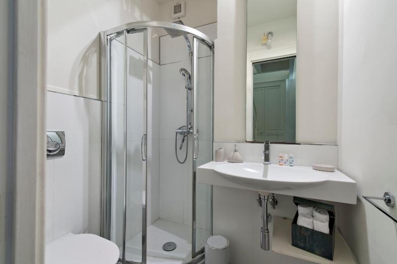 Deluxe Suite image 2