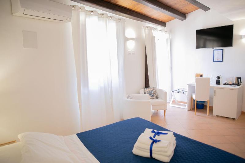 Cefalu in Blu - image 17