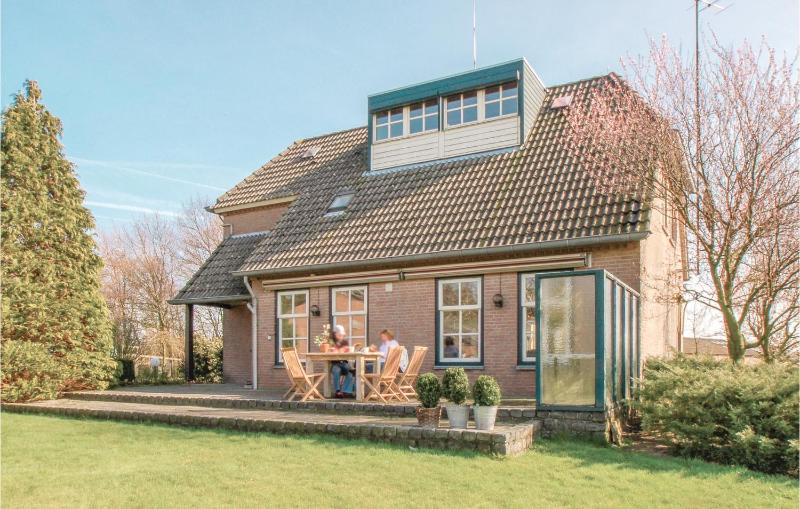 Five-Bedroom Holiday Home image 1
