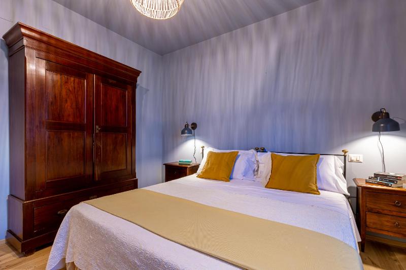 One-Bedroom Apartment image 4