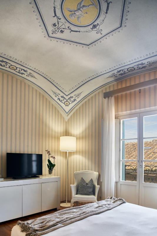 Superior King Room image 1