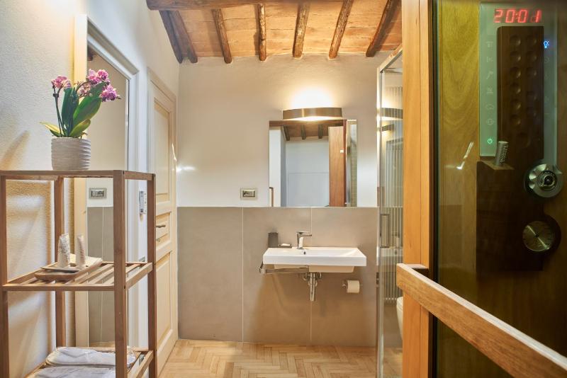 Deluxe Double Room image 2