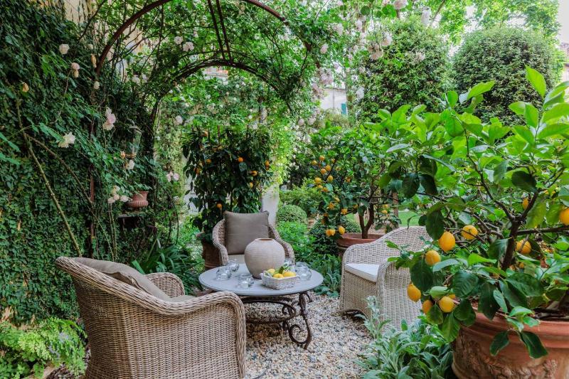 Casa Vanny an Apartment with Private Garden - image 19