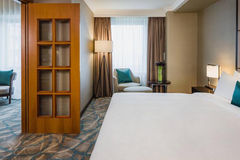 Executive Suite with Executive Lounge Access image 1