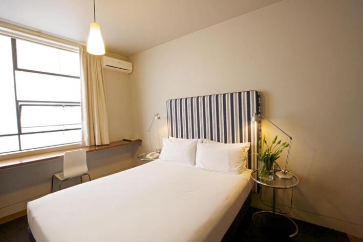 Standard Double Room image 4