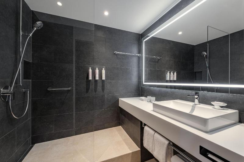 Superior King Room image 2