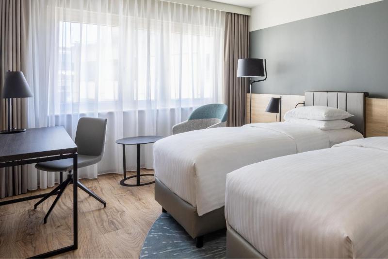 Deluxe Twin Room image 4