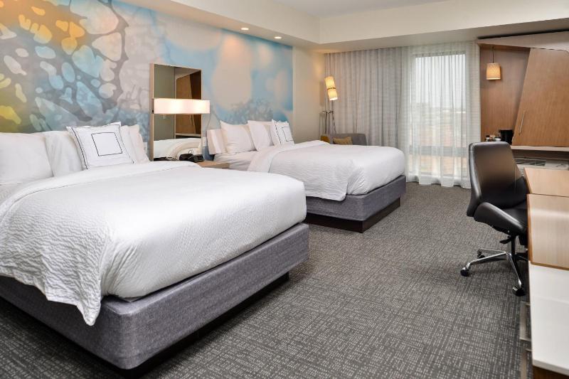 Standard Queen Room image 4