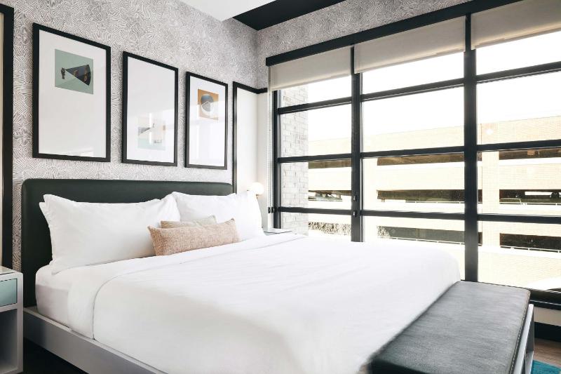 Superior King Room image 2