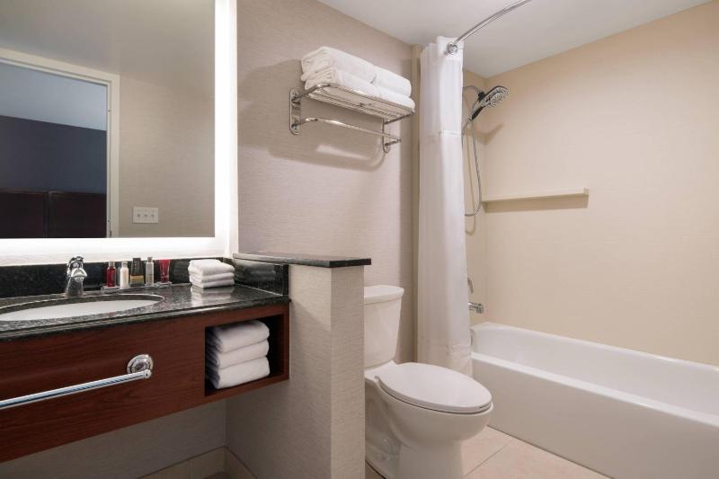 King or Queen Room image 2