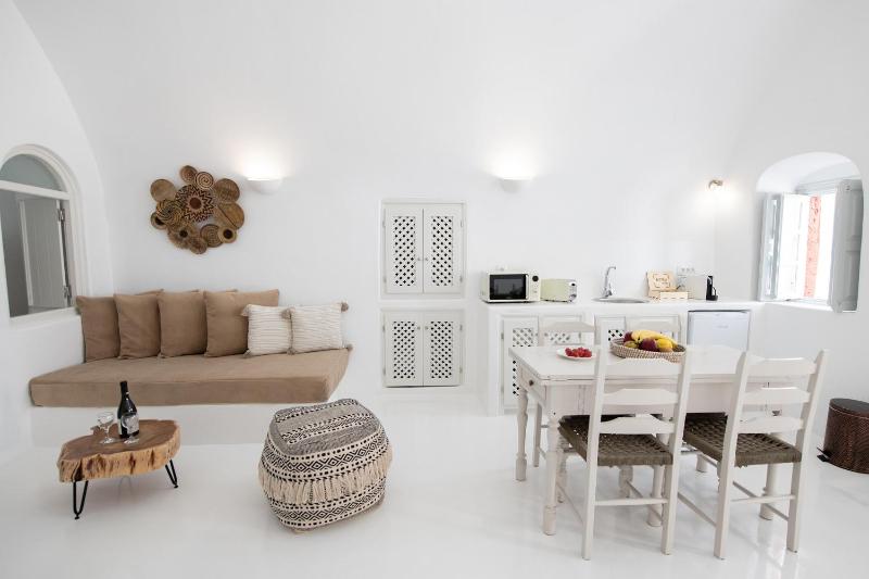 Ambi Villas Santorini - image 2