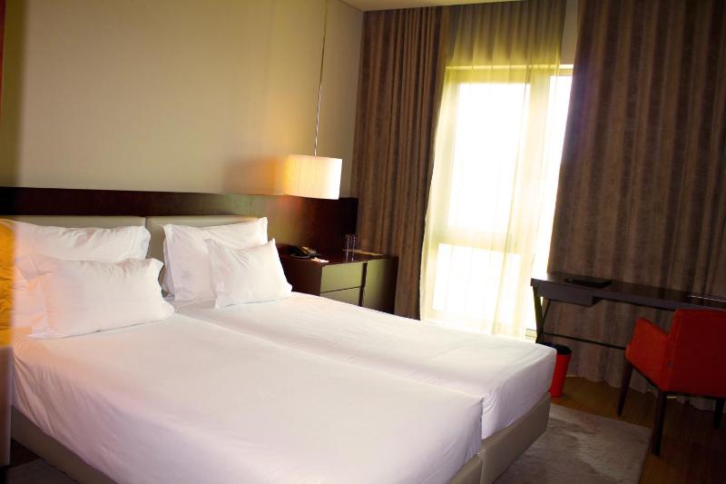 Standard Twin Room image 2